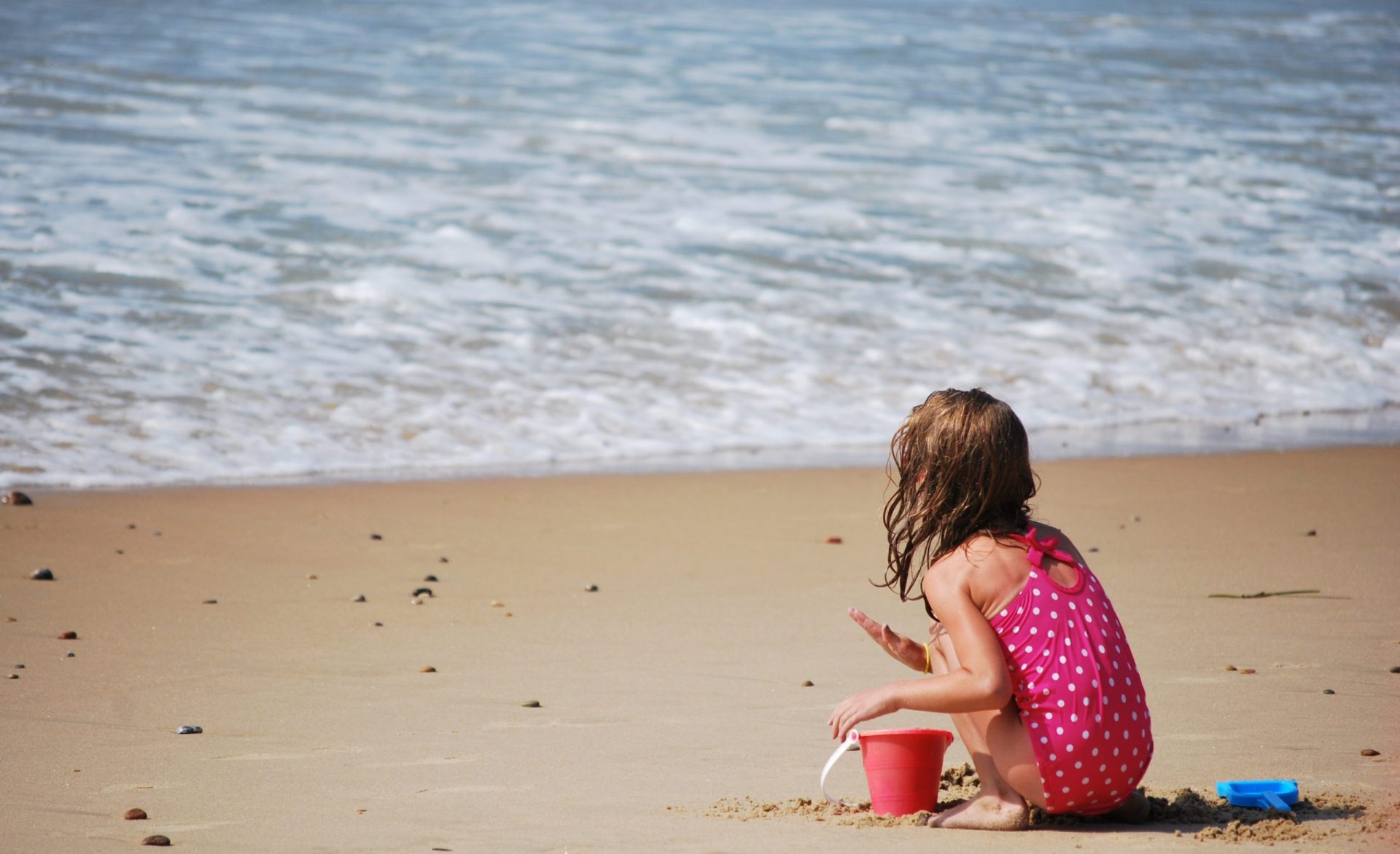 Girl-on-the-beach Girl-on-the-beach